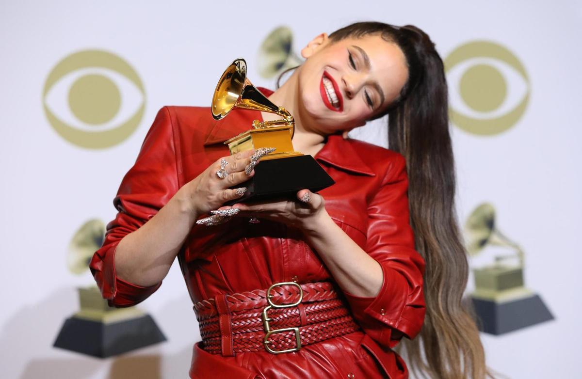 Rosalía con un Grammy, en una imagen de archivo. Rosalía con un Grammy, en una imagen de archivo.
