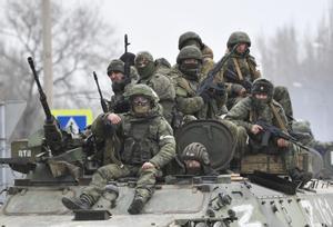 Militares rusos en Armiansk, Ucrania.