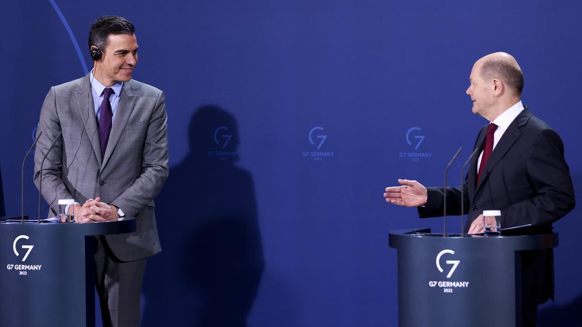 El presidente del Gobierno, Pedro Sánchez, junto al canciller alemán, Olaf Scholz, después de su reunión en Berlín.