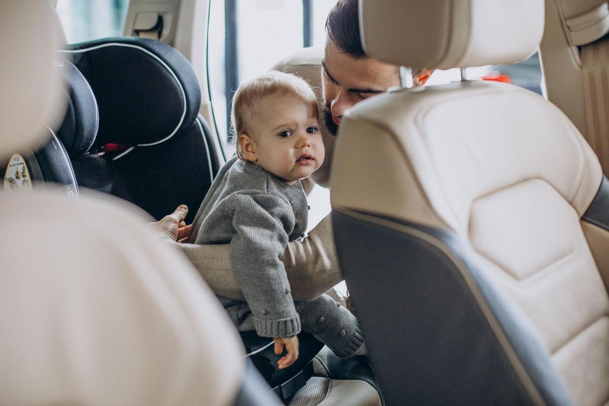 Viajar en coche: saber este simple dato puede salvar la vida de tu hijo