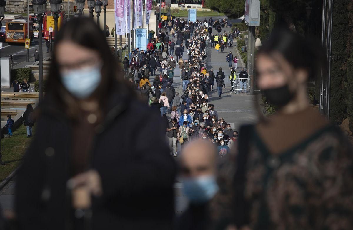 Colas para vacunarse con la vacuna del covid en la Fira de Barcelona, el diciembre pasado. Colas para vacunarse con la vacuna del covid en la Fira de Barcelona, el diciembre pasado.