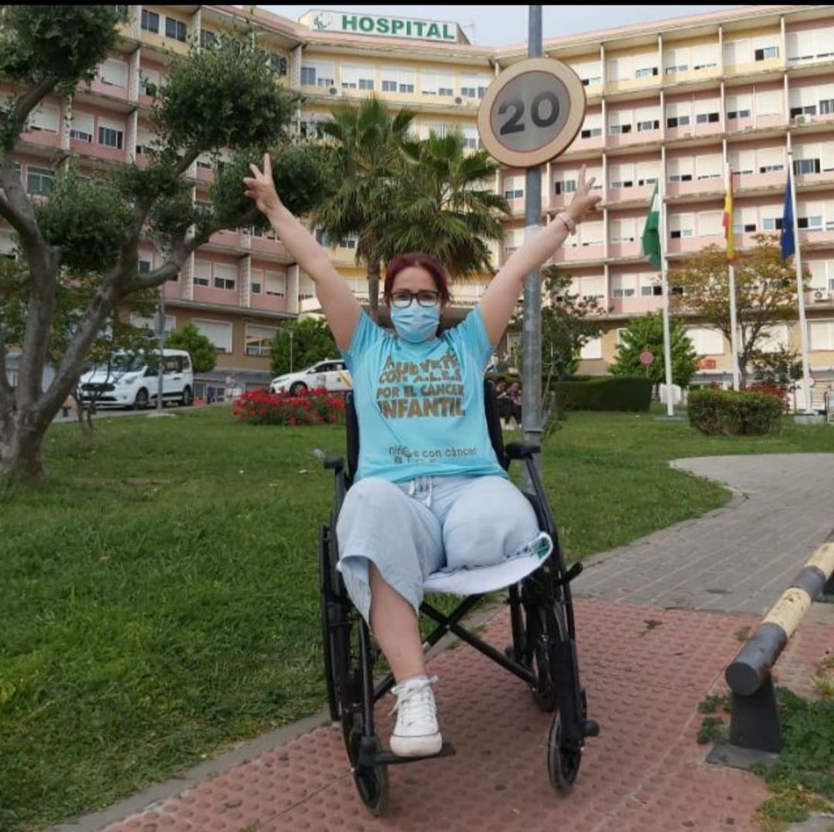 Carmen Cocera, amputada por un sarcoma, consiguió una prótesis gracias a una colecta vecinal. 