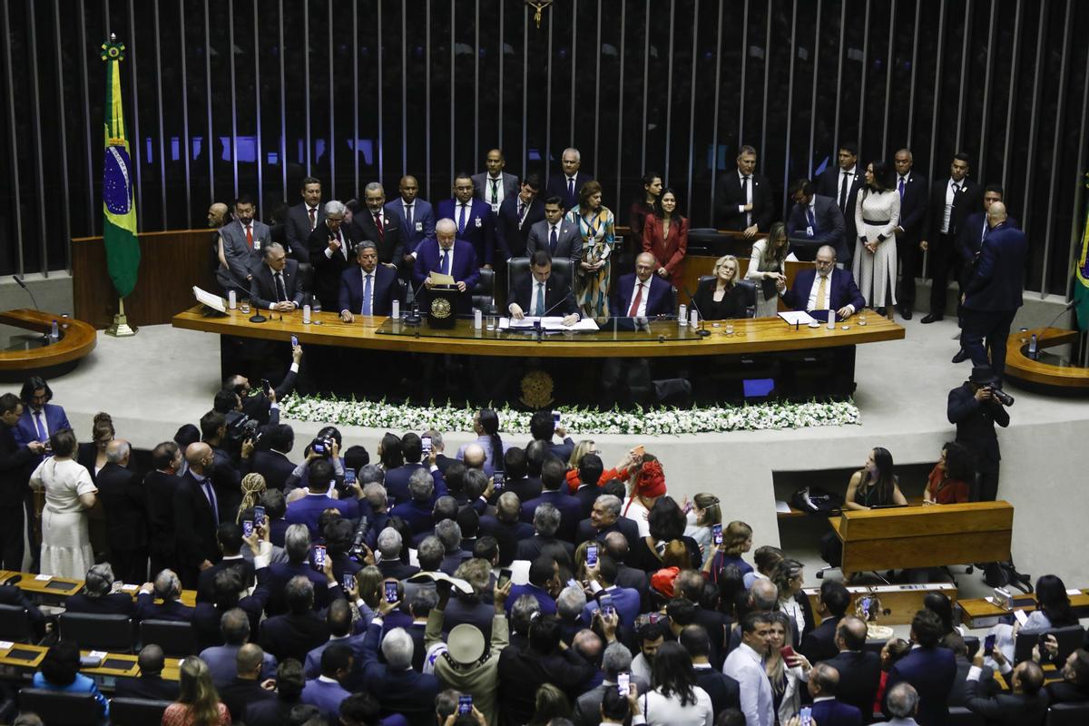 Luiz Inacio Lula da Silva toma posesión del cargo de presidente de Brasil por tercera vez