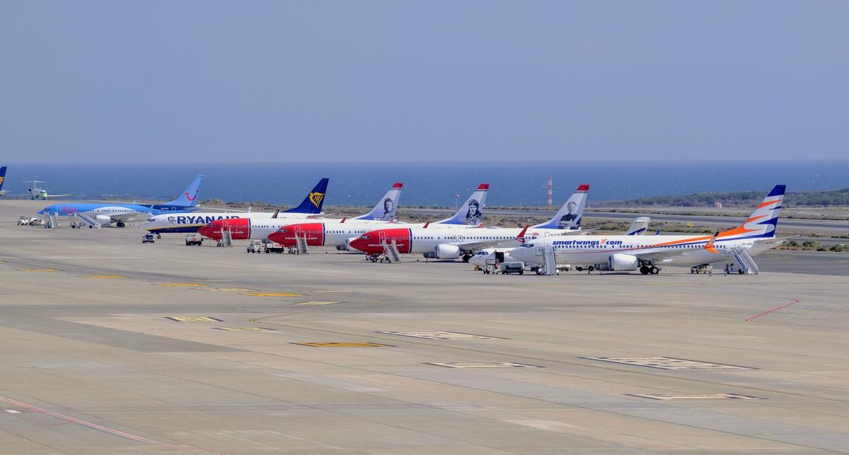 El Gobierno limitará el precio de un vuelo entre la Península y Canarias como experiencia piloto