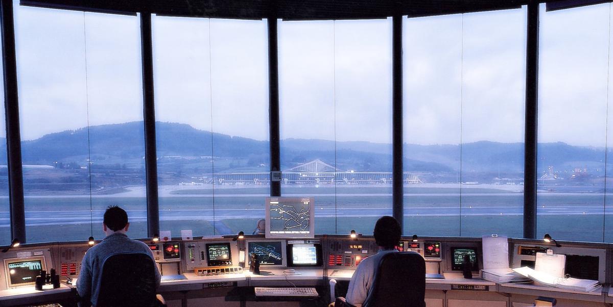 El Gobierno prepara la privatización de las torres de control de 7 aeropuertos españoles a propuesta de Aena