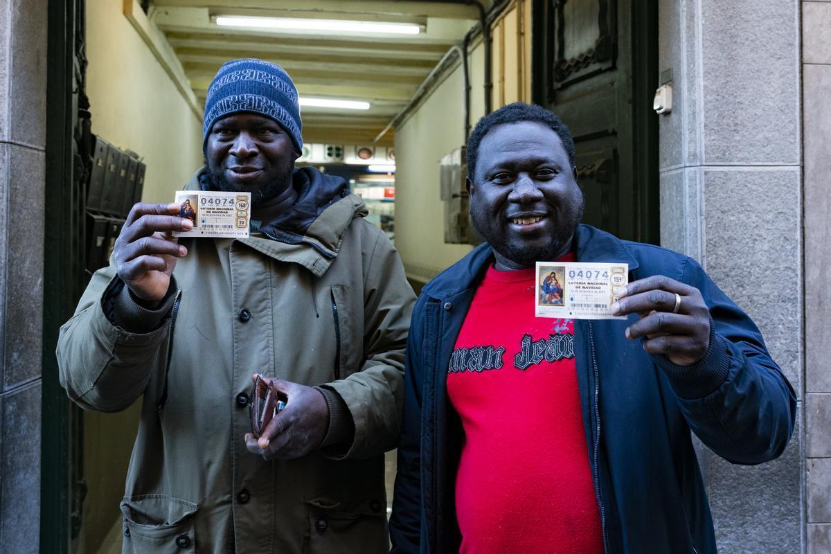 De los infiernos de la migración a ganar la Lotería de Navidad en Olot: "Me ha cambiado la vida"