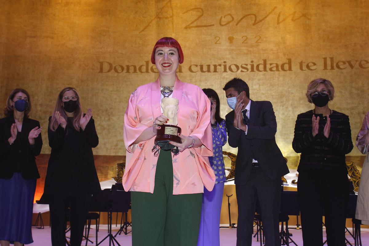 María Zaragoza gana el Premio Azorín de Novela con ’La biblioteca de fuego’.