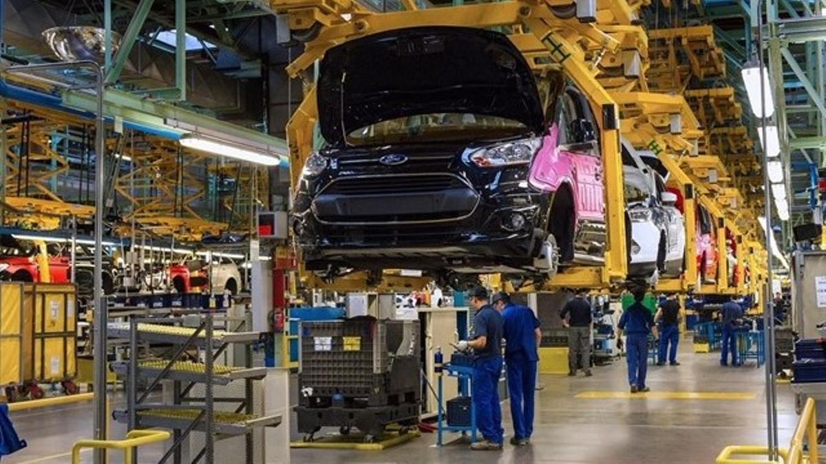 Producción de vehículos en la planta de Ford en Almussafes en una imagen de archivo.