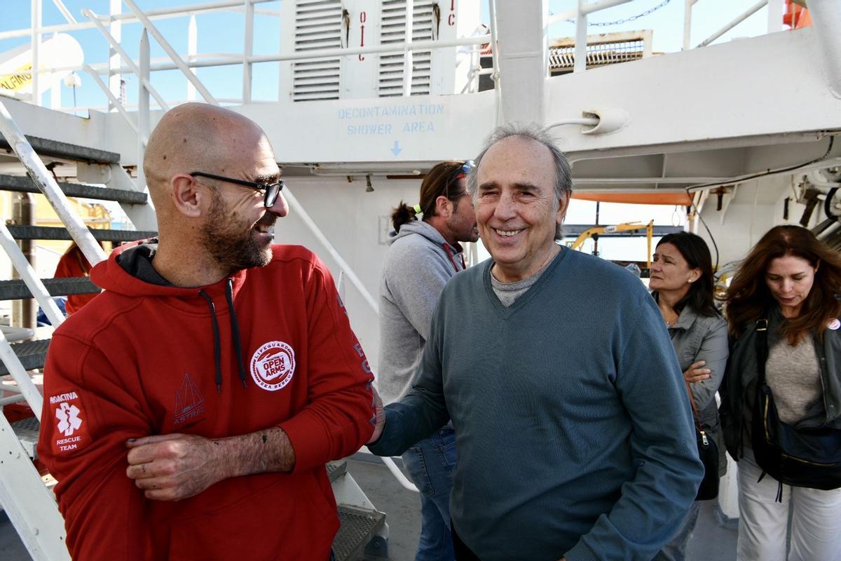 Joan Manuel Serrat se convierte en el padrino del nuevo buque Open Arms