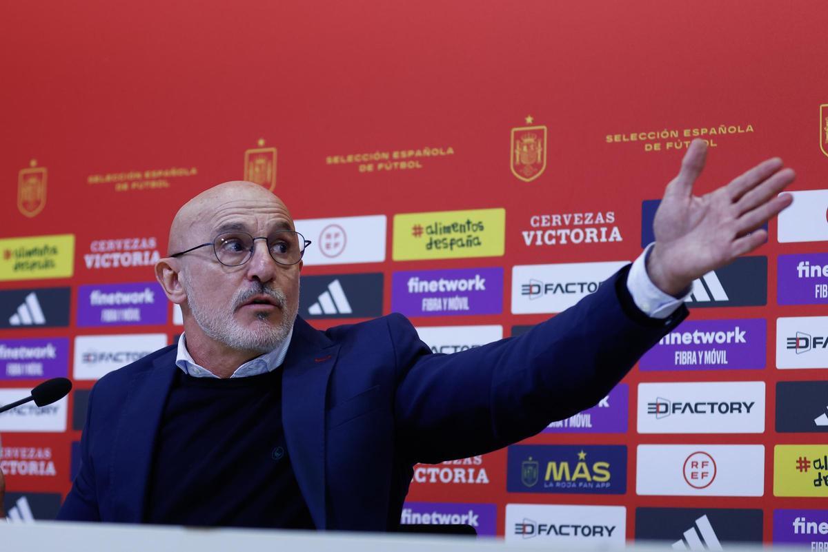 Luis de la Fuente, en su primera rueda de prensa como seleccionador. Luis de la Fuente, en su primera rueda de prensa como seleccionador.