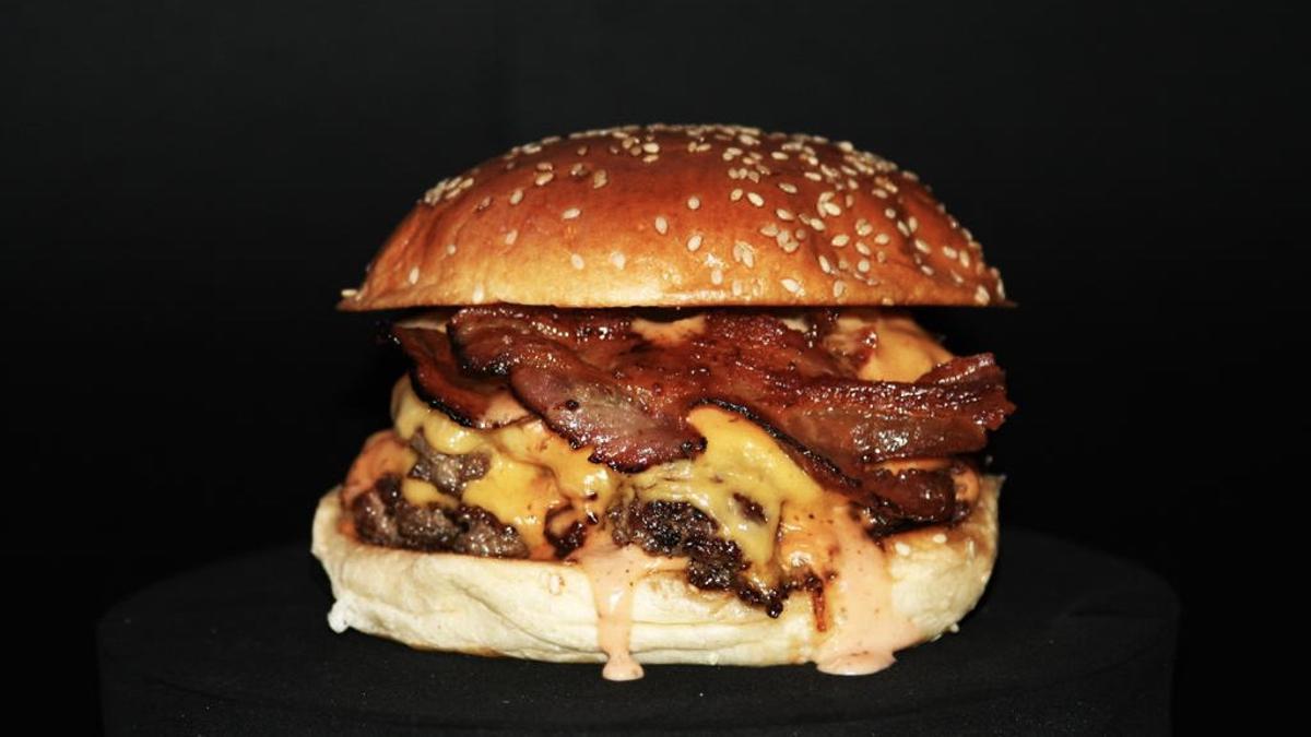 La doble ’smash burger’ de Junk Burger, mejor hamburguesa de España.
