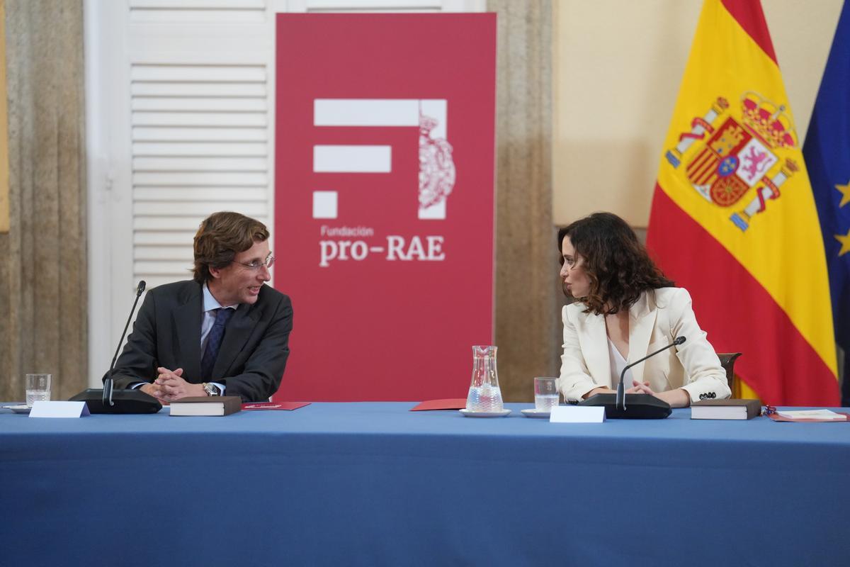 Isabel Díaz Ayuso y José Luis Martínez Almeida en la última reunión del patronato de la Fundación pro Real Academia Española en el Palacio de El Pardo. Isabel Díaz Ayuso y José Luis Martínez Almeida en la última reunión del patronato de la Fundación pro Real Academia Española en el Palacio de El Pardo.