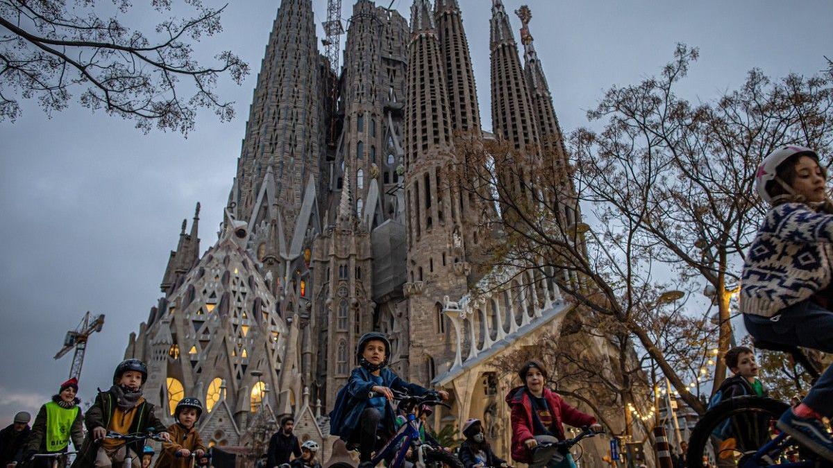 La Sagrada Familia se fija culminar la torre de Jesús, el techo de