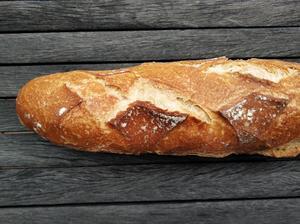 Una barra de pan.