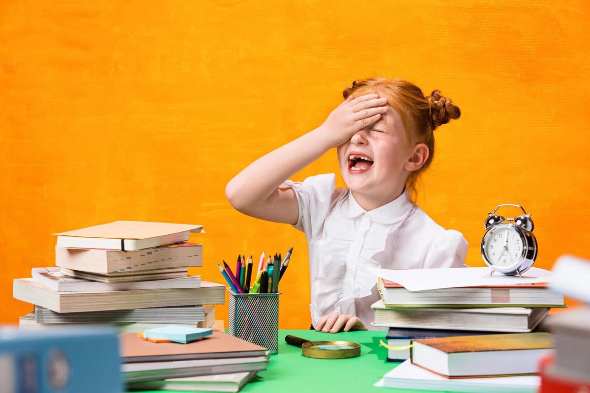 Niños que se eternizan haciendo deberes. Pautas para ayudarles Niños que se eternizan haciendo deberes. Pautas para ayudarles