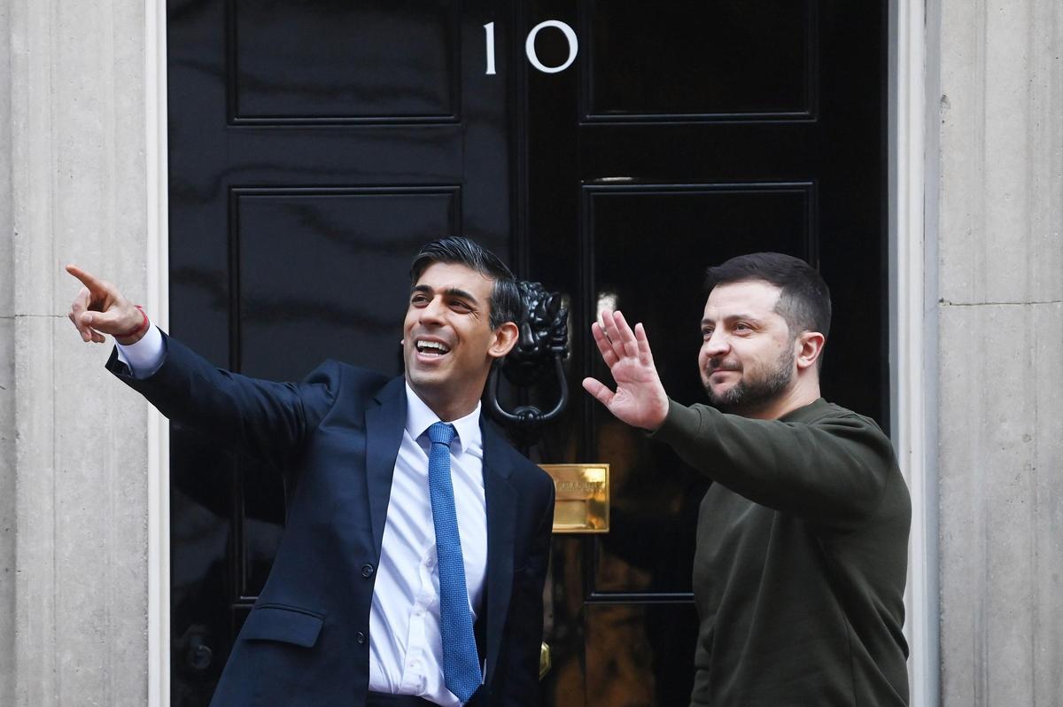 Zelenski pide en el Parlamento británico cazas para Ucrania: "Los aviones de combate son las alas de la libertad"