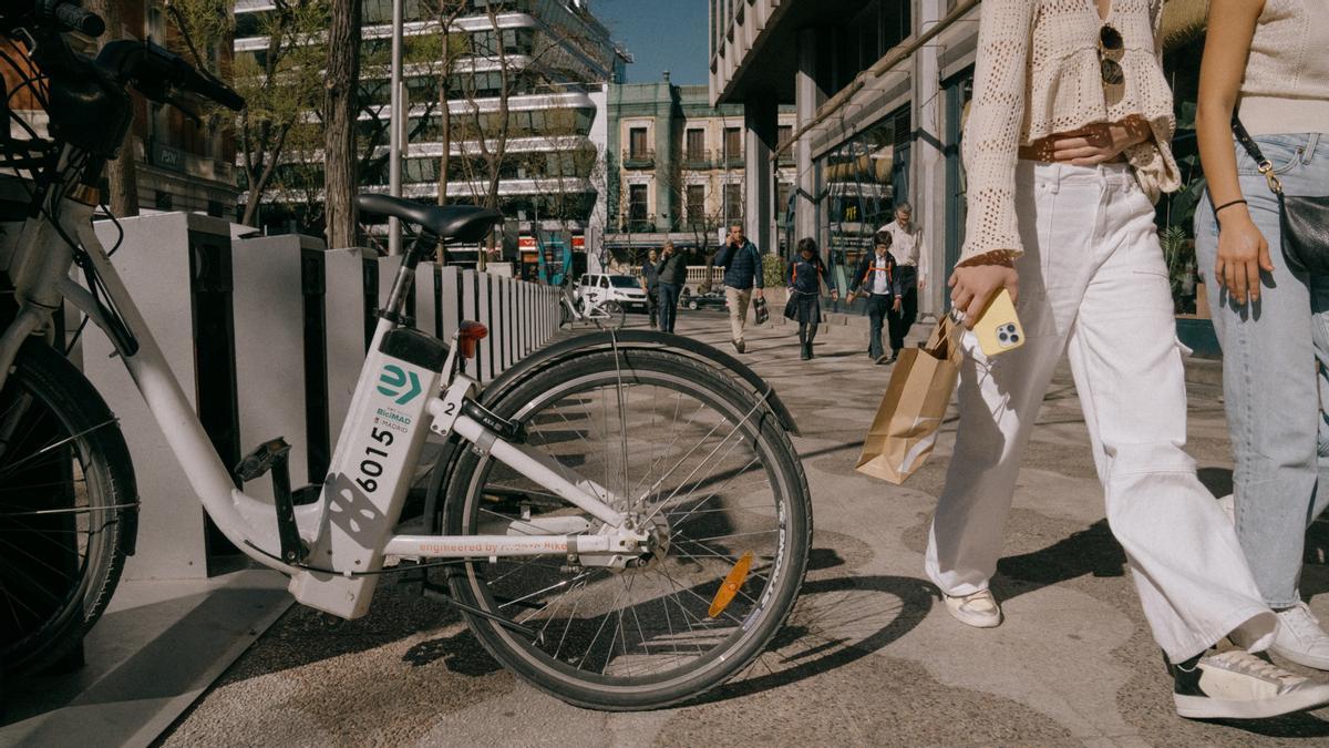 Una estación de bicicletas del servicio BiciMad en Madrid