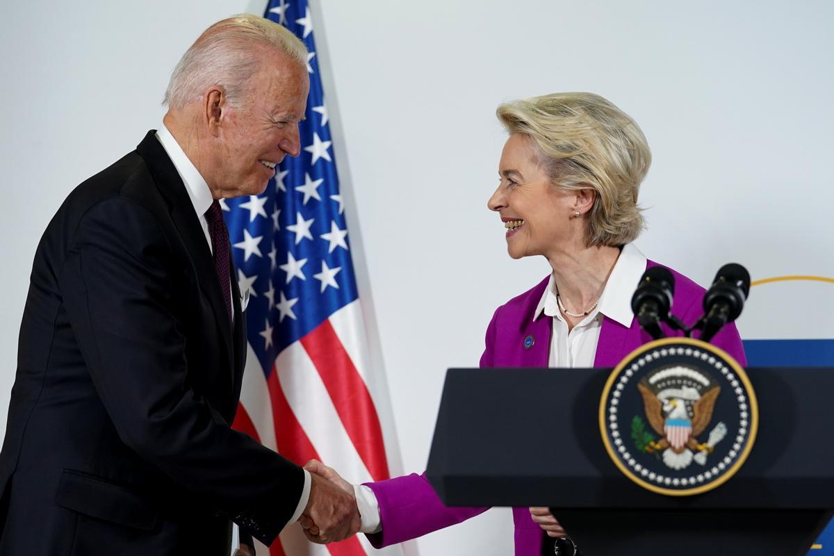 El presidente de EEUU, Joe Biden, y la presidenta de la Comisión Europea, Ursula Von Der Leyen, en una imagen de archivo. 
