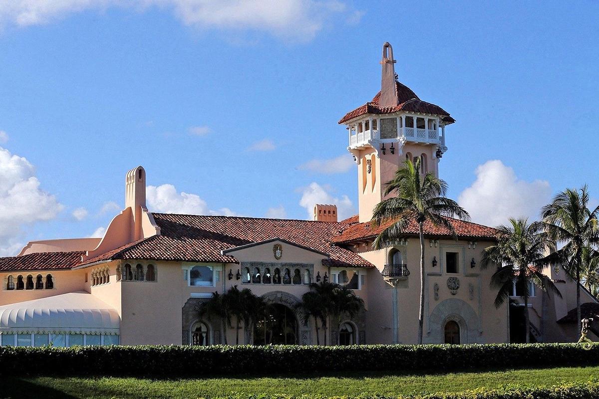 El FBI registra la mansión de Trump en Florida en busca de documentos clasificados
