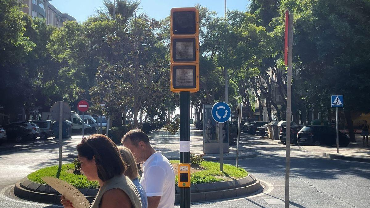 El semáforo de Chiquito de la Calzada se ubica en la calle Tomás Echeverría con la calle Antonio Soler de Málaga.