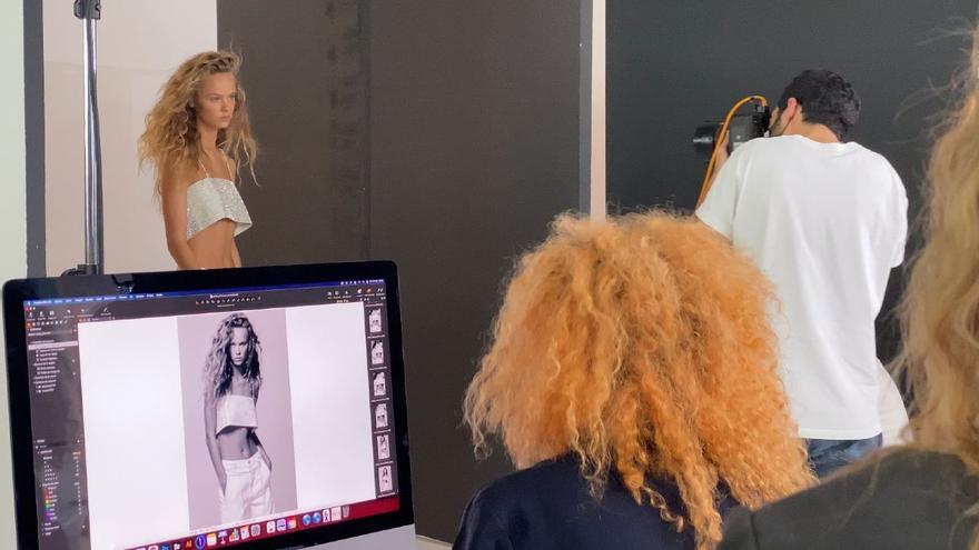 Zara empieza a cobrar por las devoluciones de ropa 'on line' en algunos  países | El Periódico de España