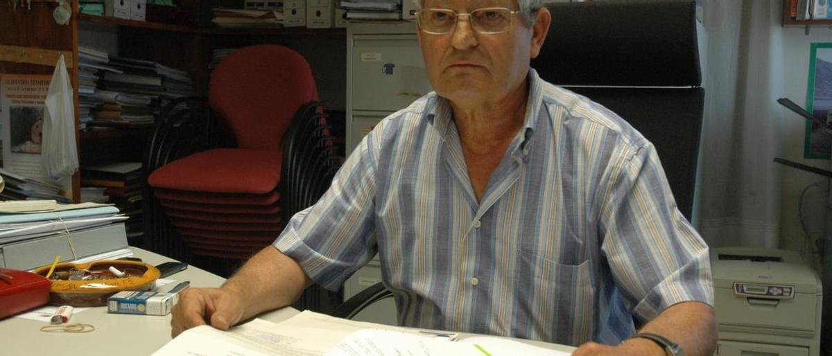Florentino Casas, el alcalde más joven de España con Franco, deja la política. Florentino Casas, el alcalde más joven de España con Franco, deja la política.