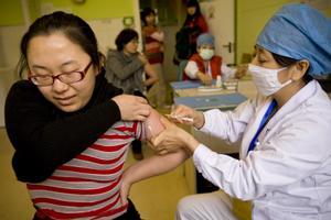 La UE ofrece vacunas gratuitas a China para frenar el brote de Covid-19 registrado en el país