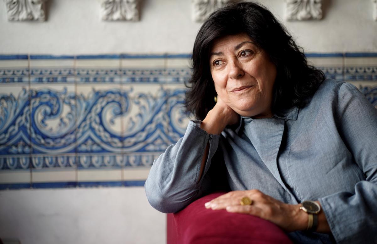 La escritora madrileña Almudena Grandes será una de las ateneístas ilustres que formarán parte de la galería de retratos del Ateneo de Madrid