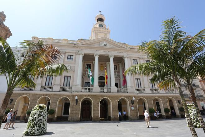 Fachada del ayuntamiento de Cádiz. 