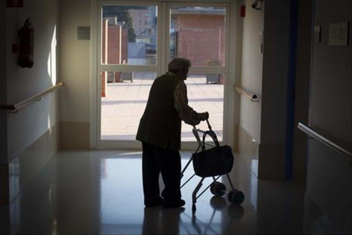 Luz verde al nuevo modelo de cuidados, que acaba con las macroresidencias y las sujeciones Luz verde al nuevo modelo de cuidados, que acaba con las macroresidencias y las sujeciones