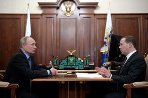 El presidente de Rusia, Vladimir Putin, junto con el expresidente del país y actual jefe de la Comisión de Seguridad, Dimitri Medvedev.