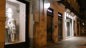 Puesto en marcha el Plan de Ahorro energético, la mayoría de los escaparates de Madrid se apagan pero algunos quedan encendidos