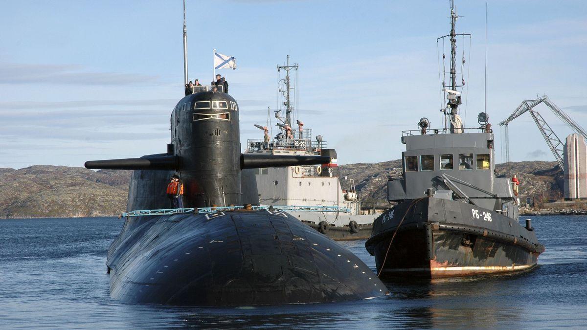 El submarino con armas nucleares ruso Ekaterimburgo en la base de Gadjiyevo, en Rusia. REUTERS