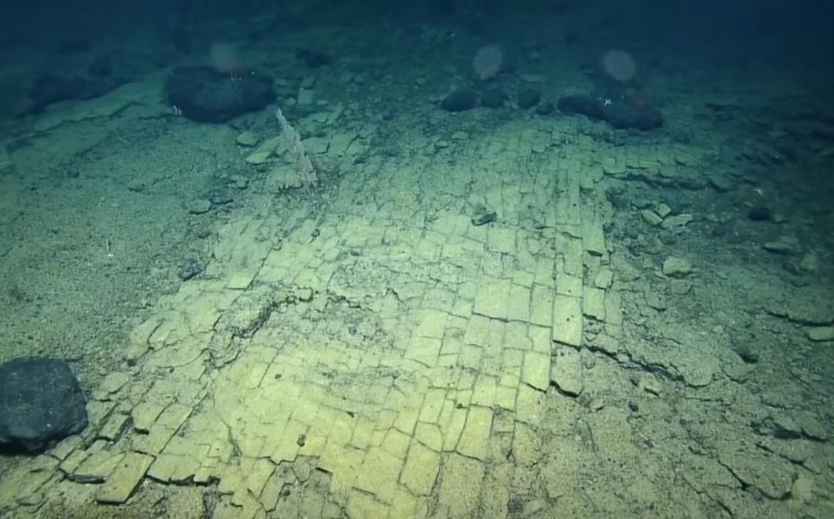 Descubren el “camino a la Atlántida” a 600 metros de profundidad en el Océano Pacífico Descubren el “camino a la Atlántida” a 600 metros de profundidad en el Océano Pacífico