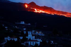 El volcán de La Palma continúa expulsando lava