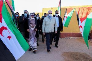 El enviado especial de la ONU para el Sáhara Occidental, Staffan de Mistura, en los campamentos saharahuis de Tinduf (Argelia). 