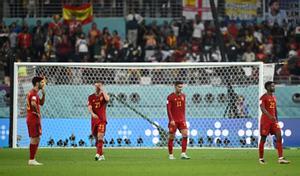 Ferran Torres, Dani Olmo y Ansu Fati tras el partido contra Japón. 