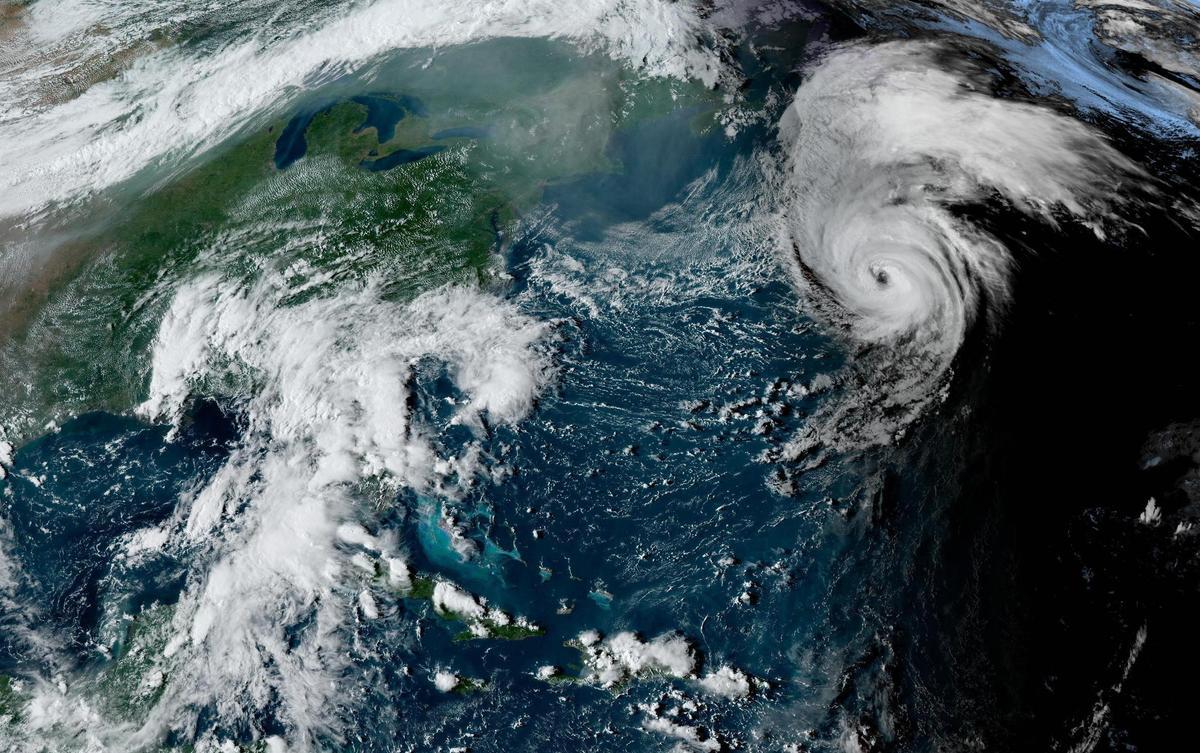 El huracán Earl a su paso por el Atlántico