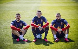 Joselu, Iago Aspas y Borja Iglesias posan en un entrenamiento de la Selección 