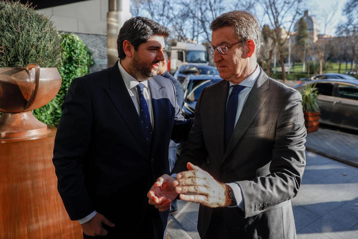 El presidente de Murcia, Fernando López Miras, junto a Alberto Núñez Feijóo. EPC El presidente de Murcia, Fernando López Miras, junto a Alberto Núñez Feijóo. EPC