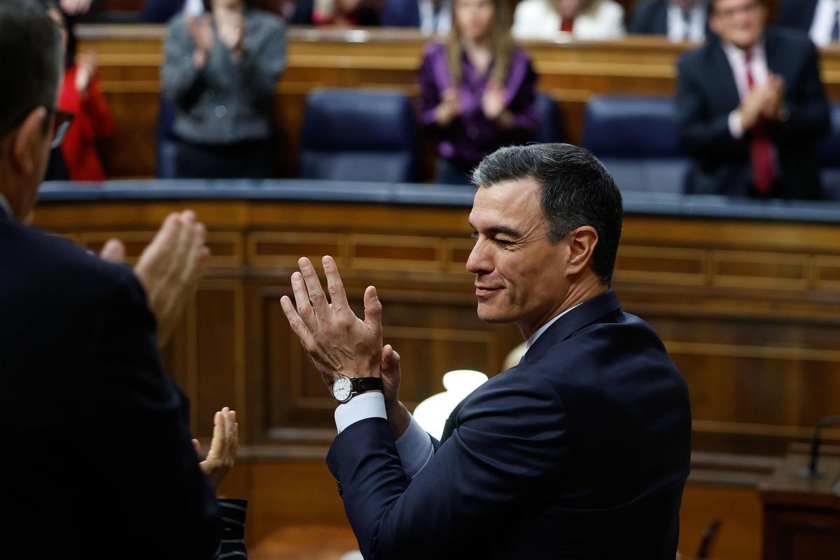 El presidente del Gobierno, Pedro Sánchez, este miércoles en el hemiciclo, tras ser rechazada la moción de censura contra él. El presidente del Gobierno, Pedro Sánchez, este miércoles en el hemiciclo, tras ser rechazada la moción de censura contra él.