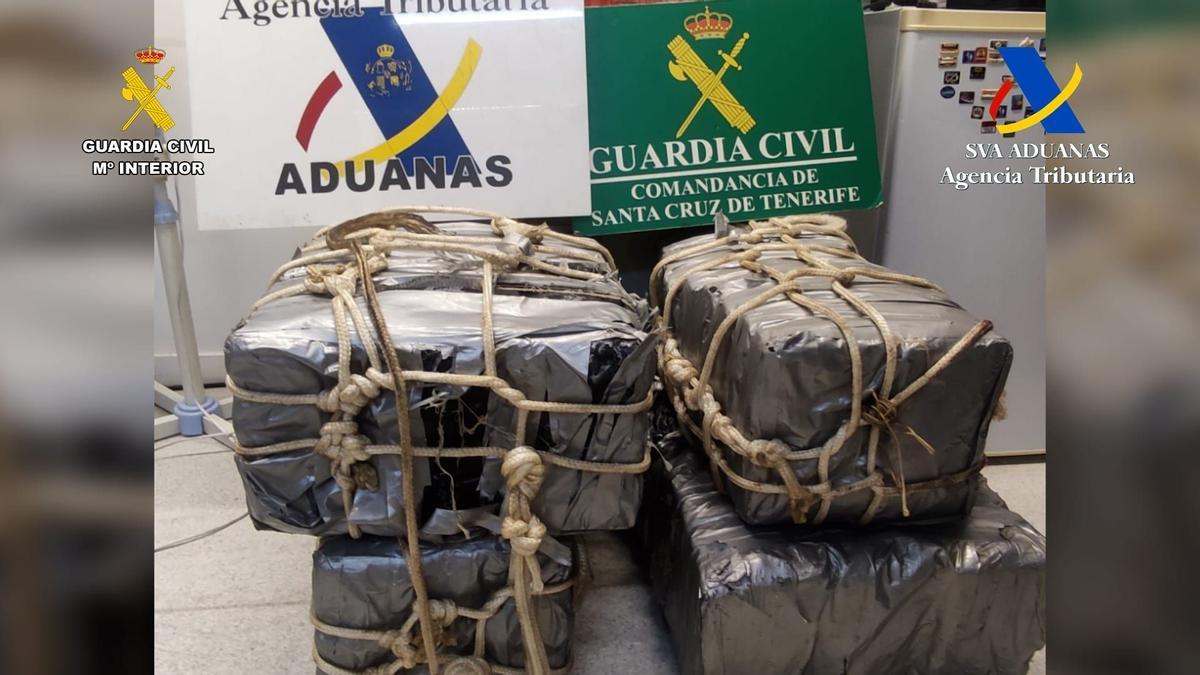Intervienen 120 kilos de cocaína oculta en un buque que repostaba en Santa Cruz de Tenerife