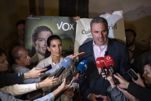 Los candidatos de Vox a la Comunidad y a la Alcaldía de Madrid, Rocío Monasterio y Javier Ortega Smith, al inicio de la campaña de las elecciones autonómicas y municipales del 28 de mayo.