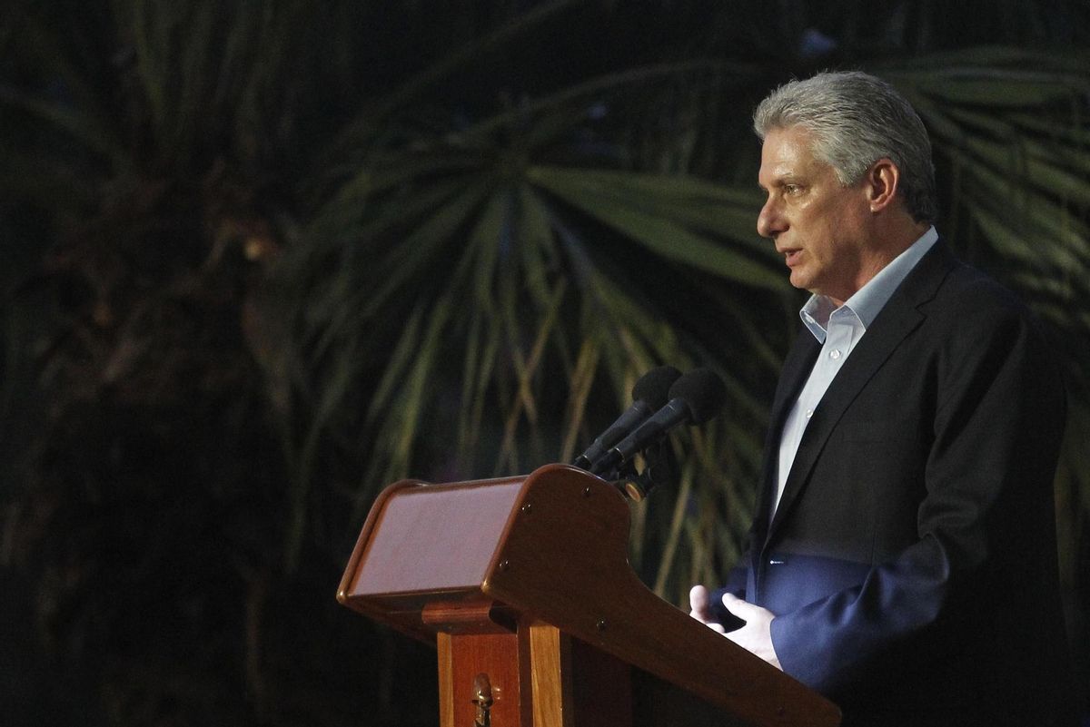 (i-d) Monseñor Héctor Fabio Henao, delegado de la Conferencia Episcopal Colombiana; Carlos Ruiz-Massieu, jefe de la Misión de la ONU en Colombia; el senador colombiano Iván Cepeda; el Alto Comisionado para la Paz de Colombia, Danilo Rueda; el canciller colombiano, Álvaro Leyva; y su similar cubano Bruno Rodríguez, participan hoy en una rueda de prensa en La Habana (Cuba). EFE/Yander Zamora (i-d) Monseñor Héctor Fabio Henao, delegado de la Conferencia Episcopal Colombiana; Carlos Ruiz-Massieu, jefe de la Misión de la ONU en Colombia; el senador colombiano Iván Cepeda; el Alto Comisionado para la Paz de Colombia, Danilo Rueda; el canciller colombiano, Álvaro Leyva; y su similar cubano Bruno Rodríguez, participan hoy en una rueda de prensa en La Habana (Cuba). EFE/Yander Zamora