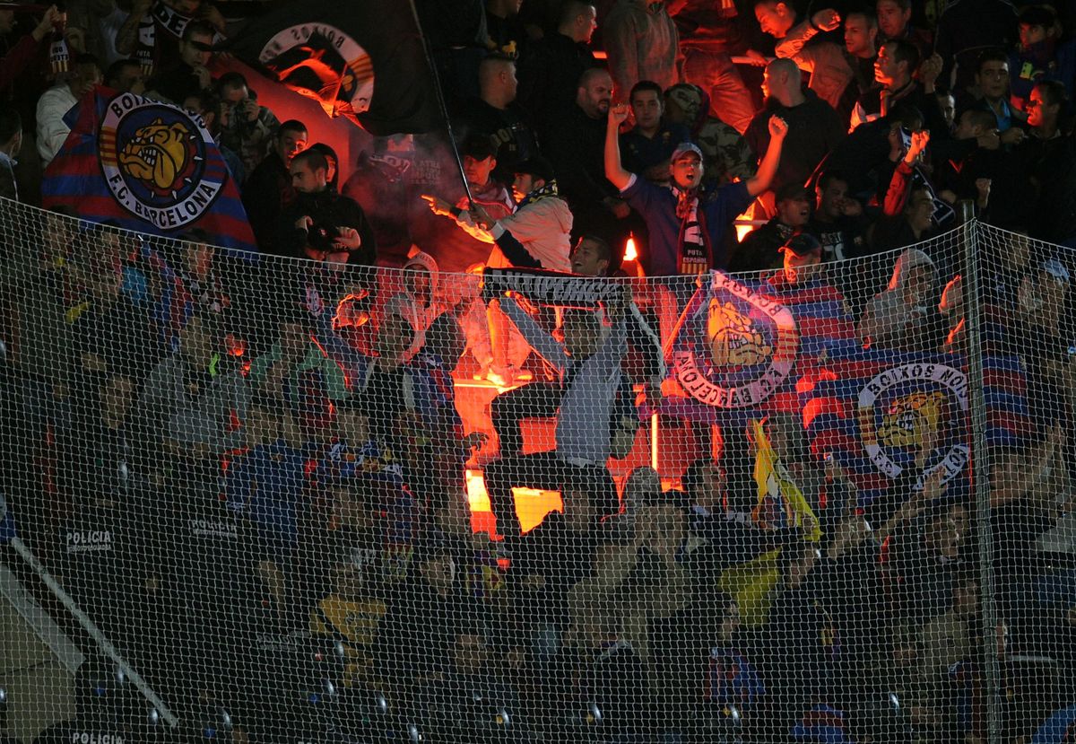 Los Boixos Nois, en el Camp Nou durante un partido celebrado en 2008. Los Boixos Nois, en el Camp Nou durante un partido celebrado en 2008.