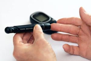 Tengo diabetes: ¿cuáles son los síntomas de una subida o bajada de azúcar y cómo actuar?