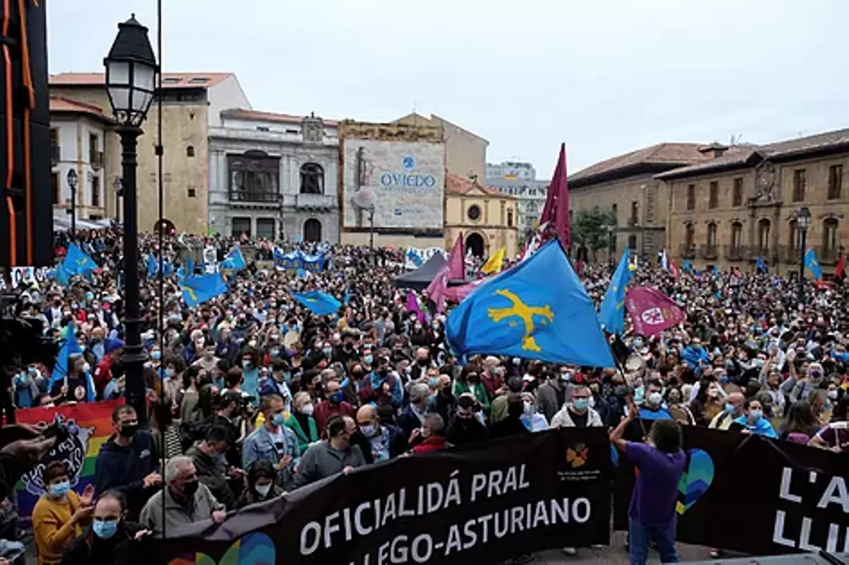 Manifestación en Oviedo a favor de la oficialidad del asturiano.