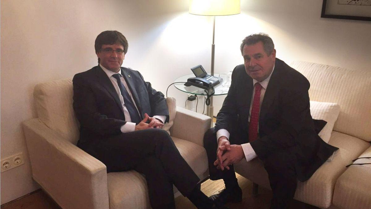 Un misterioso exdiplomático ruso se entrevistó con Puigdemont el día antes de la DUI