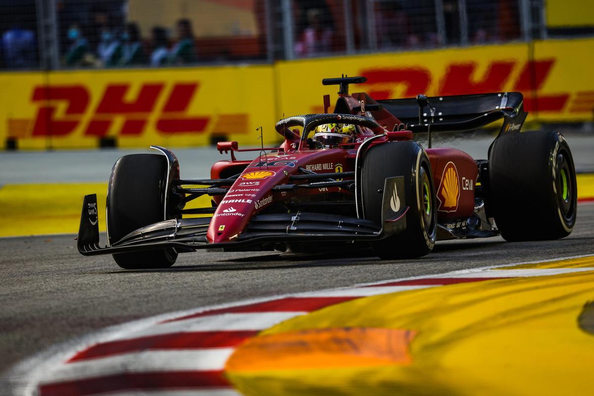 Leclerc reta a Verstappen con la pole en Singapur