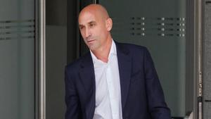 El juez prohíbe a Rubiales acercarse a menos de 200 metros de Hermoso y cualquier comunicación